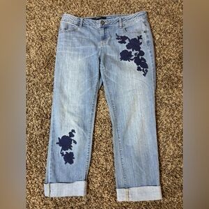 Simply Vera Vera Wang Capri Jeans Mid Rise Light Wash Floral Embroidered Sz 8